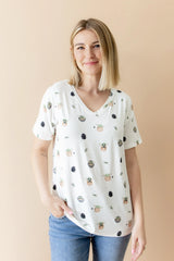 Women's Relaxed Fit V-Neck in Grogu™