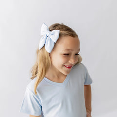 Medium Alligator Clip Bow in Breeze