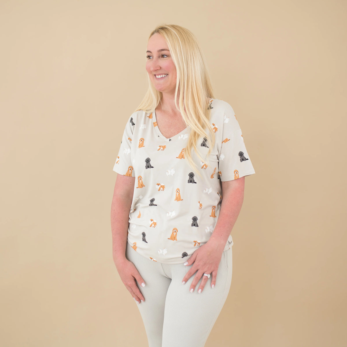 Women’s Relaxed Fit V-Neck in Fluffy Dog