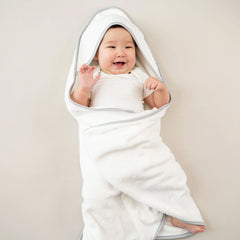 Hooded Bath Towel in Cloud with Storm Trim
